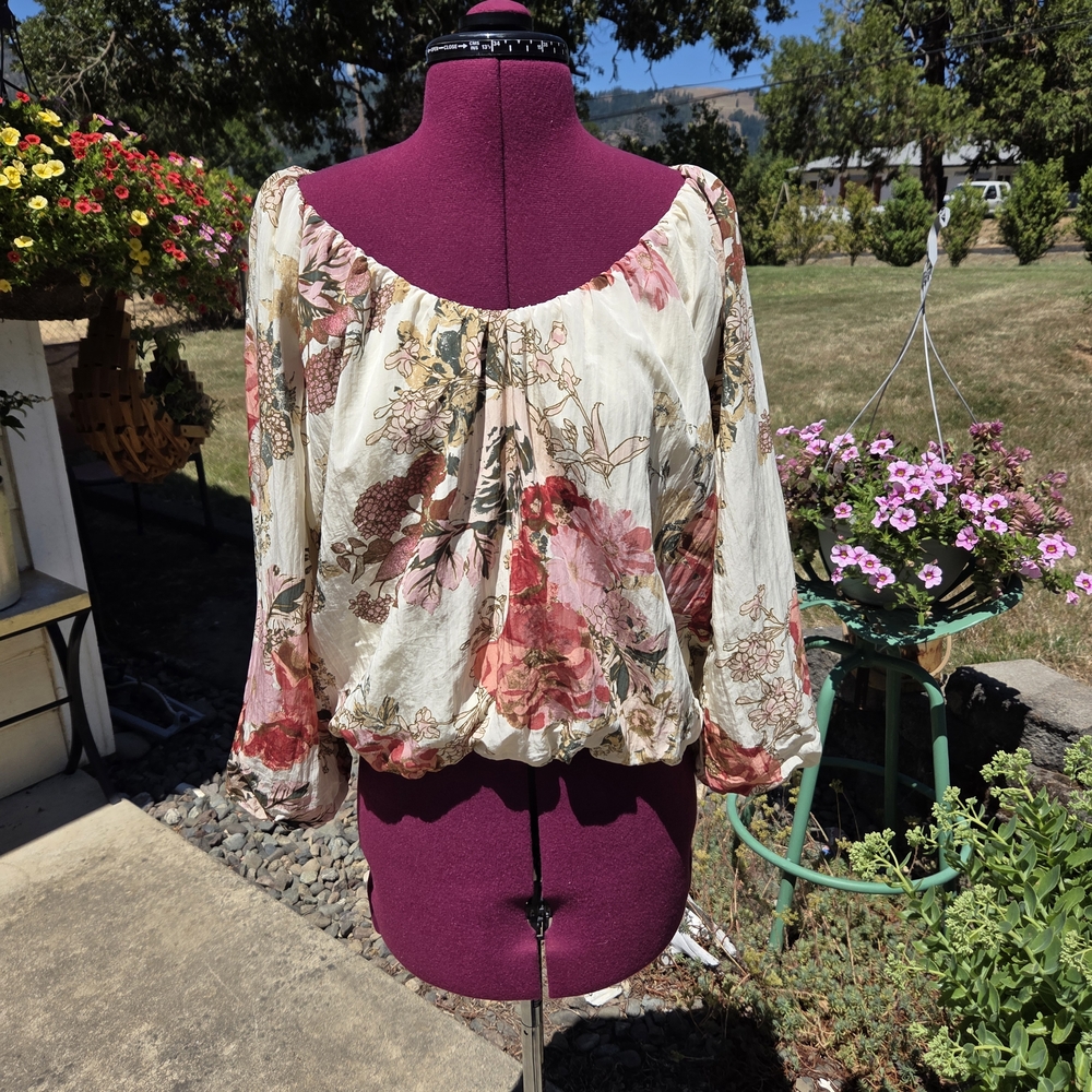 Maurices Pink Ruffled 3/4 Sleeve Blouse. Size M. GGCP